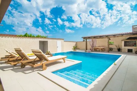 Location Maison à Barban 6 personnes