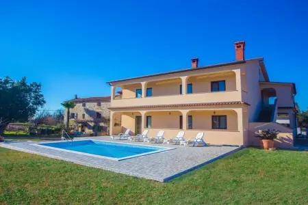 Location Maison à Kastelir 6 personnes