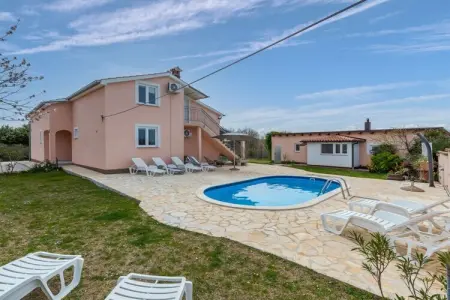 Location Maison à Kastelir 6 personnes