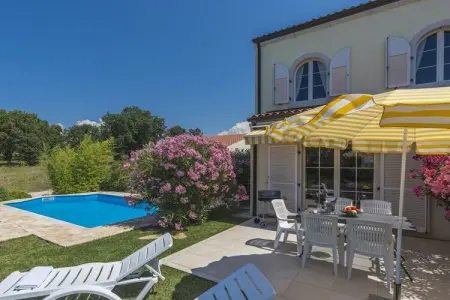 Location Maison à Kastelir 5 personnes