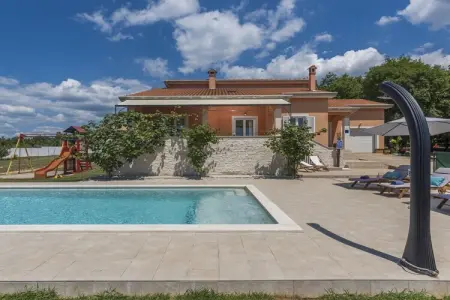Location Maison à Mofardini 6 personnes