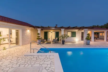 Location Maison à Baderna 6 personnes
