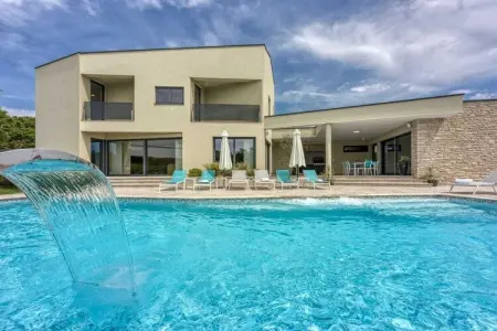 Location Villa à Tinjan 8 personnes