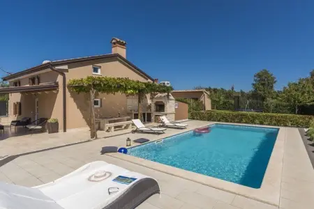 Location Villa à Nedescina 5 personnes