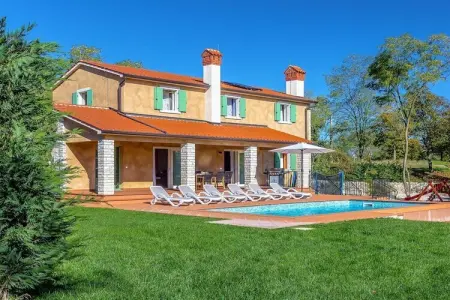 Location Villa à Nedescina 8 personnes