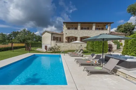 Location Villa à Tinjan 8 personnes