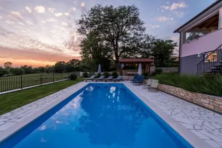 Location Villa à Tinjan 8 personnes