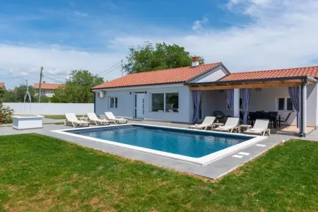 Location Maison à Valbandon 6 personnes