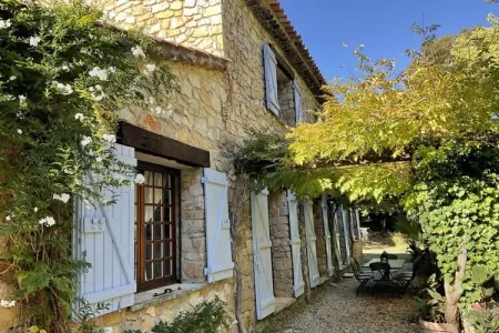 Location Maison à Entrecasteaux 8 personnes