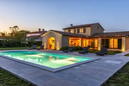 Location Villa à Barban 10 personnes