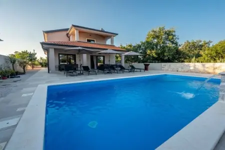 Location Villa à Tar 8 personnes
