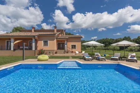 Location Villa à Tinjan 6 personnes