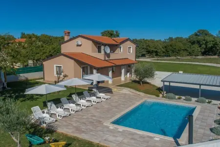 Location Villa à Tinjan 8 personnes