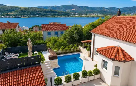 Location Maison à Mastrinka 8 personnes