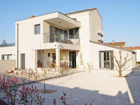 Location Maison à Valbandon 8 personnes