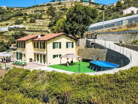 Location Villa à Castellaro 8 personnes