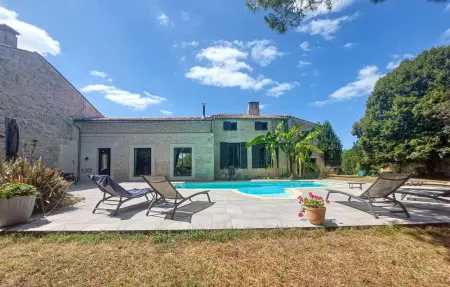 Location Maison à Meursac 14 personnes