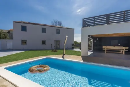 Location Villa à Tinjan 8 personnes