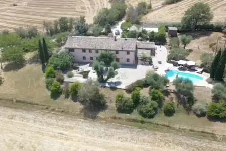 Location Maison à San Costanzo 13 personnes