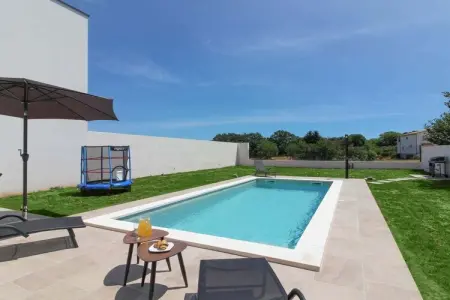 Location Maison à Sisan 11 personnes