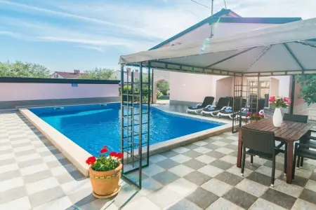 Location Maison à Nova Vas 8 personnes
