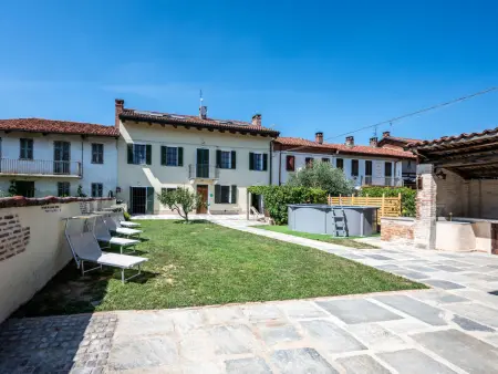 Location Maison à San Paolo Solbrito 9 personnes