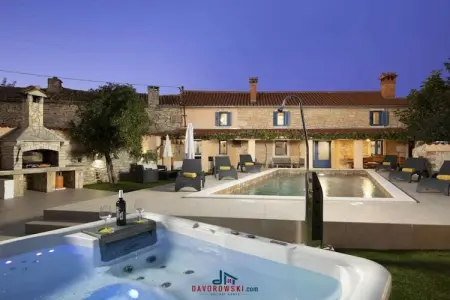 Location Maison à Barban 8 personnes