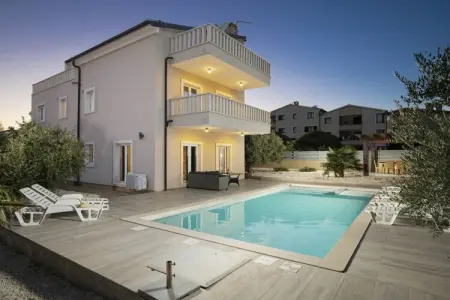Location Villa à Premantura 16 personnes