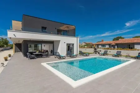 Location Villa à Pula 16 personnes