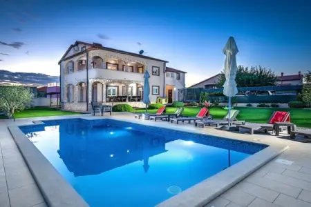 Location Villa à Pula 12 personnes