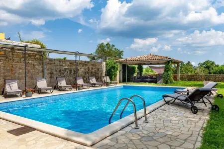 Location Villa à Pazin 9 personnes
