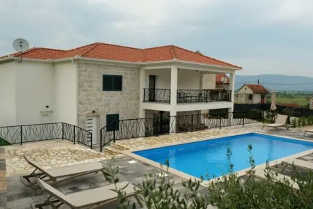 Location Villa à Runović 8 personnes