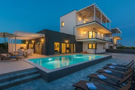 Location Villa à Pomer 12 personnes