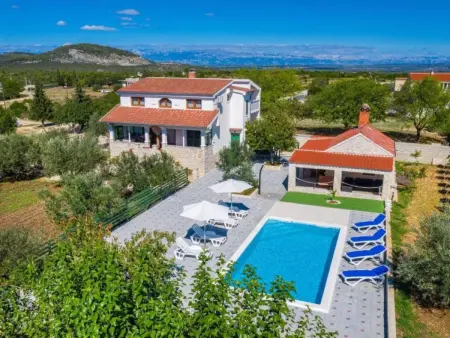 Location Maison à Donje Rastane 9 personnes