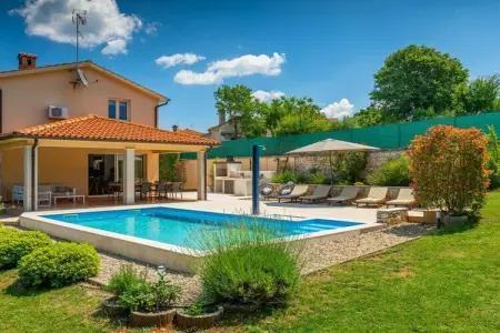 Location Villa à Tinjan 8 personnes