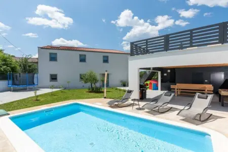 Location Villa à Tinjan 8 personnes