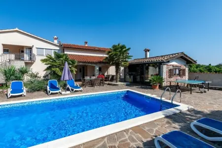 Location Maison à Labin 9 personnes