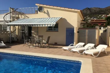 Location Maison à Roses 4 personnes
