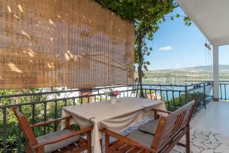 Location Maison à Mastrinka 5 personnes