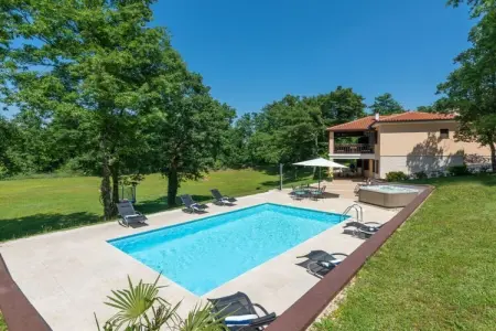 Location Villa à Juršići 11 personnes