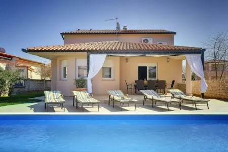 Location Villa à Valbandon 8 personnes