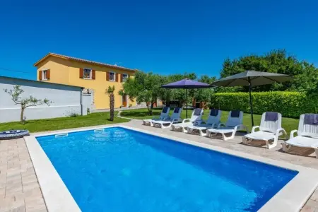 Location Maison à Pićan 8 personnes