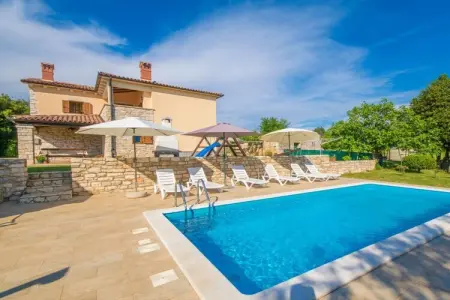 Location Maison à Nedešćina 8 personnes