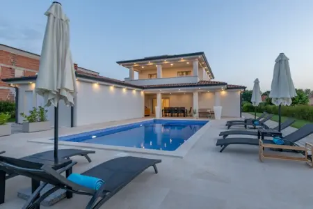 Location Maison à Baderna 8 personnes