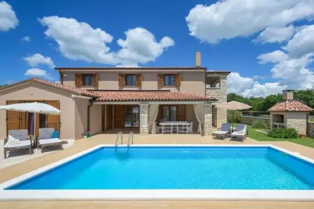 Location Villa à Tinjan 6 personnes