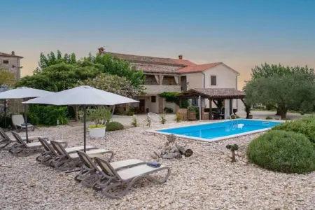 Location Maison à Sv. Lovrec bei Porec 7 personnes