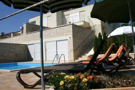 Location Maison à Kastelir 6 personnes