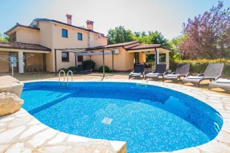 Location Maison à Labin 9 personnes