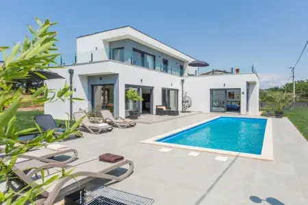 Location Villa à Fiorini 8 personnes