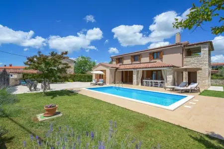 Location Villa à Tinjan 8 personnes